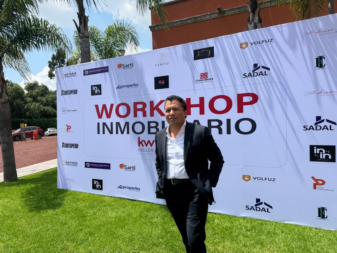 René Reyes en convención inmobiliaria